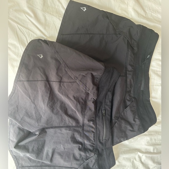 Ivivva by Lululemon 4-inch Speed Up Style Shorts - Picture 2 of 3